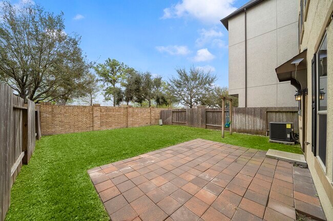 Building Photo - 9910 Spring Shadows Park Cir
