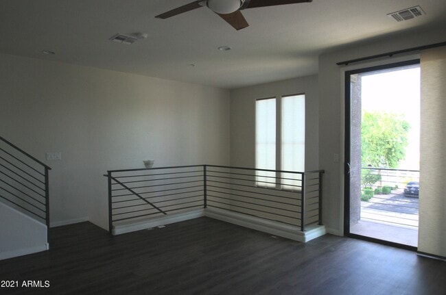 Building Photo - 2090 S Dorsey Ln