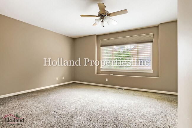 Building Photo - 4949 SW 141st Ave