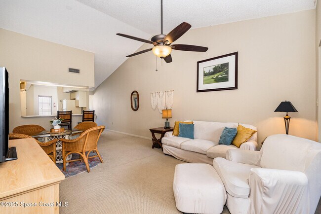 Building Photo - 1089 Country Club Dr
