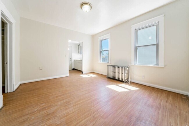 Building Photo - 3402 Roehl Ave