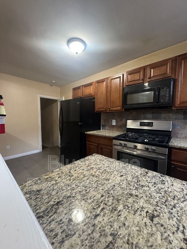 Building Photo - 6829 Clover Ln