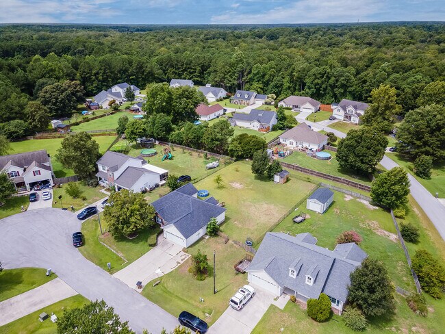 Building Photo - 202 Weeping Hollow Ct