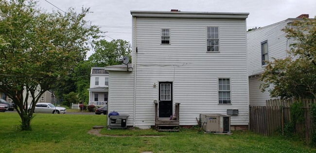 Building Photo - GREAT HOUSE IN FULTON HILL!