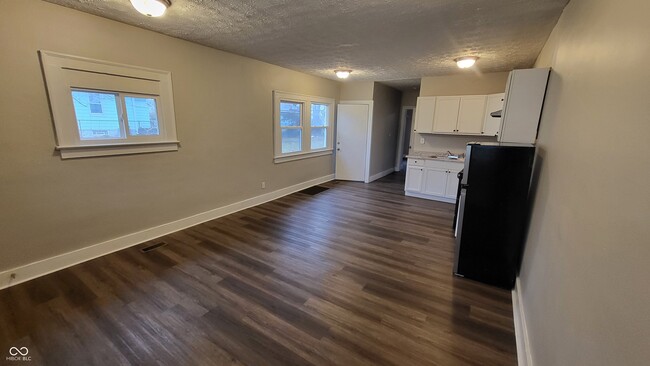 Building Photo - 3611 E Vermont St