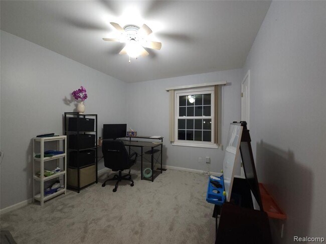 Building Photo - 45520 Morningside Dr