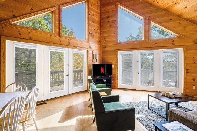 Building Photo - 223 Turkey Dr