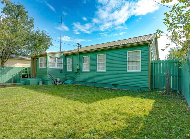 Building Photo - 1031 S Stockton Ave