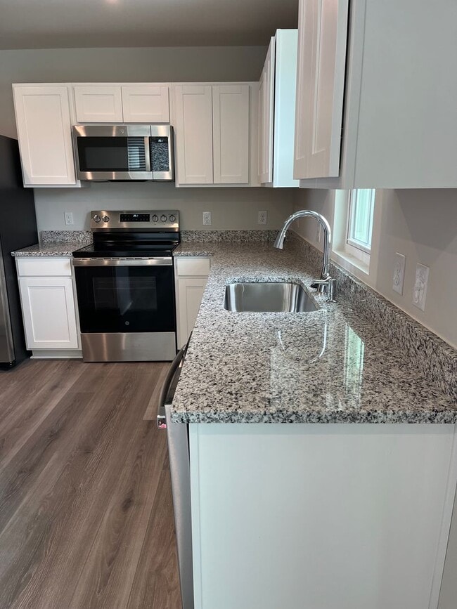 Building Photo - 1/2 MONTH FREE*    Brand New Townhome