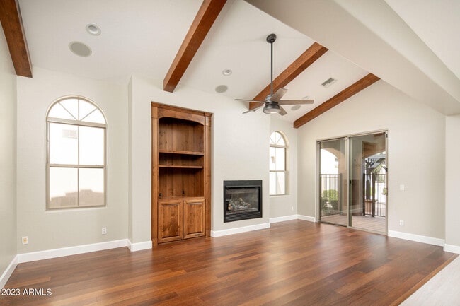 Building Photo - 9818 E Edgestone Dr