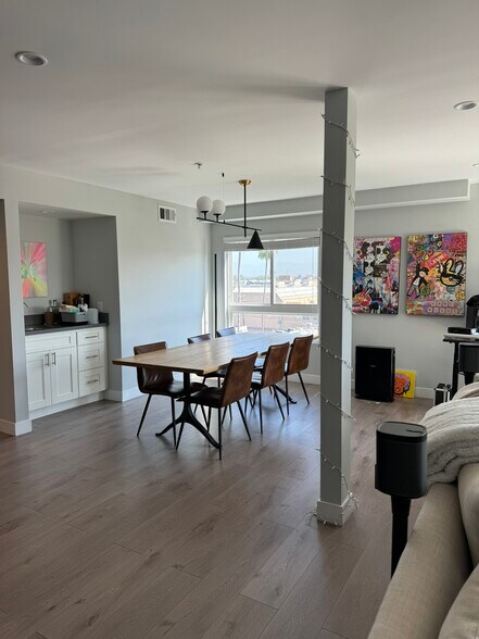 Building Photo - 3965 Carpenter Ave