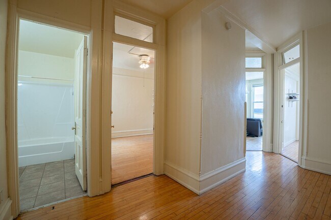 Building Photo - Comstock