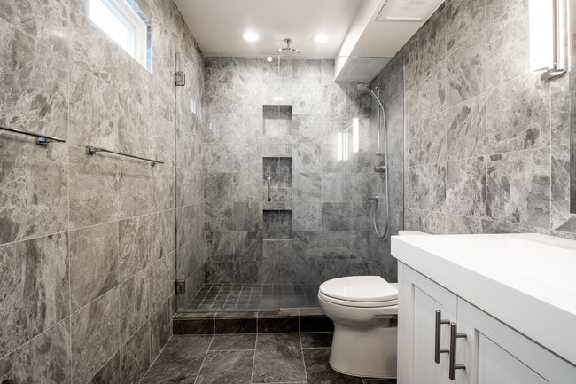 Building Photo - One-Of-A-Kind, Completely Remodeled 2 Bed ...