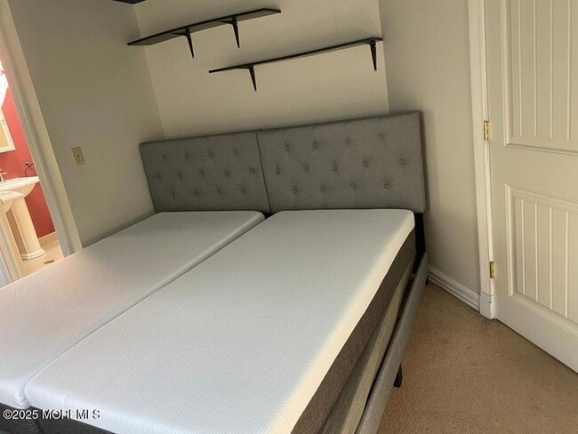 Building Photo - 327 Roosevelt Ave