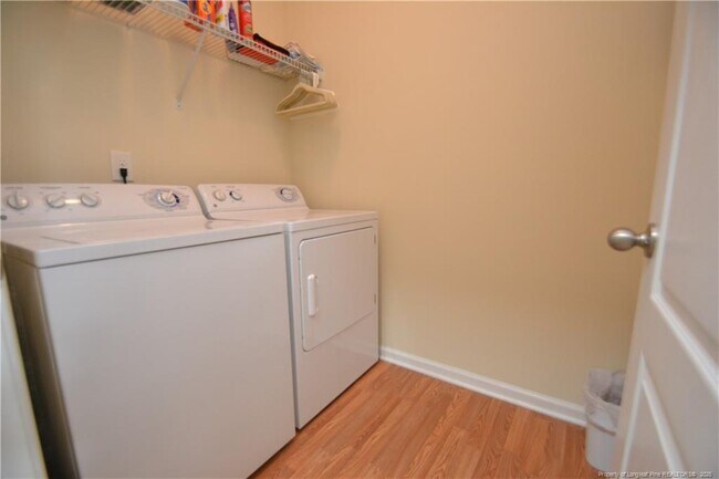 Building Photo - 3115 Manhasset Ln