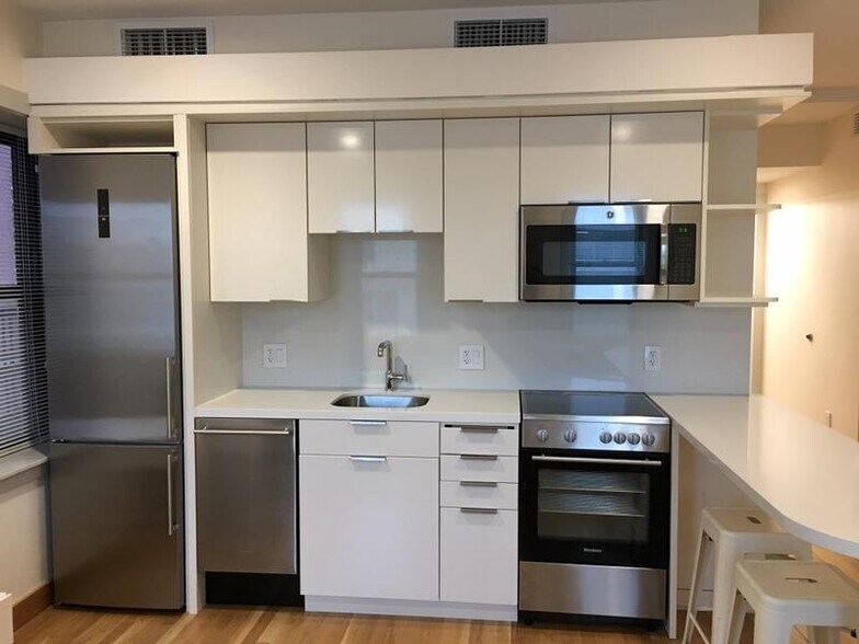 Building Photo - 115 Mt Auburn St