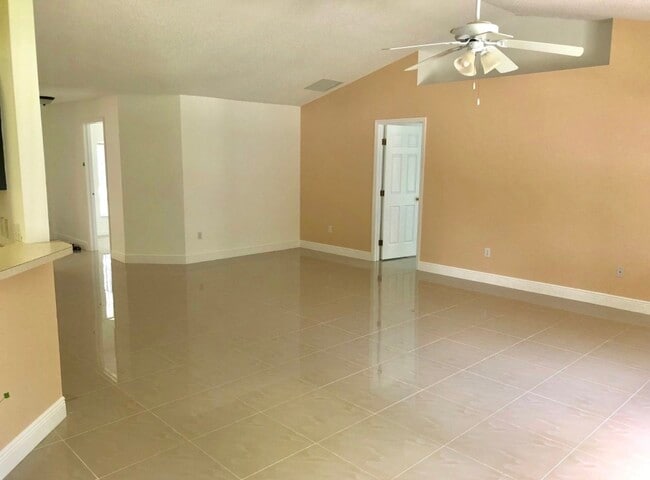 Building Photo - 1241 SW Melrose Ave