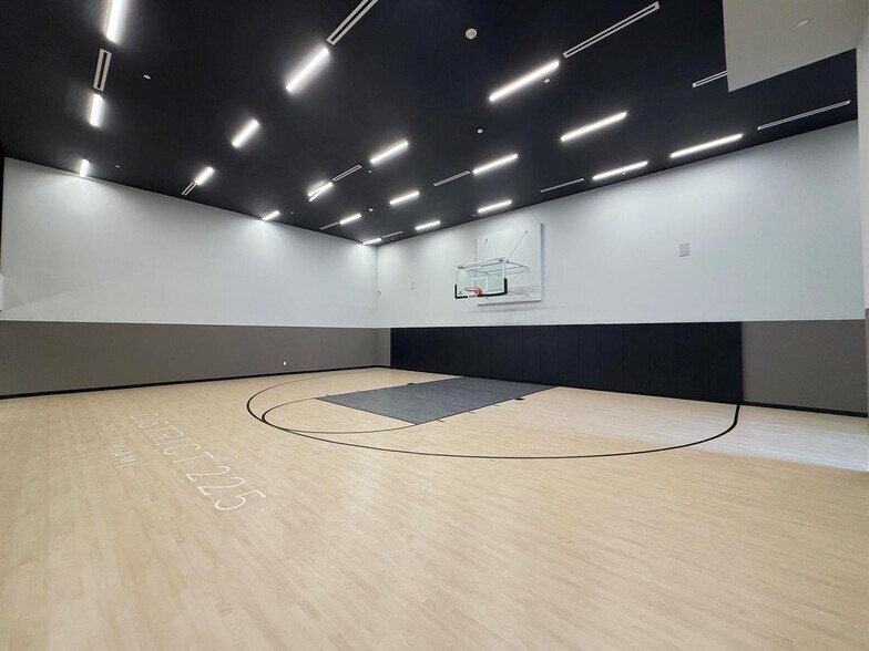 Building Photo - 225 N Miami Ave