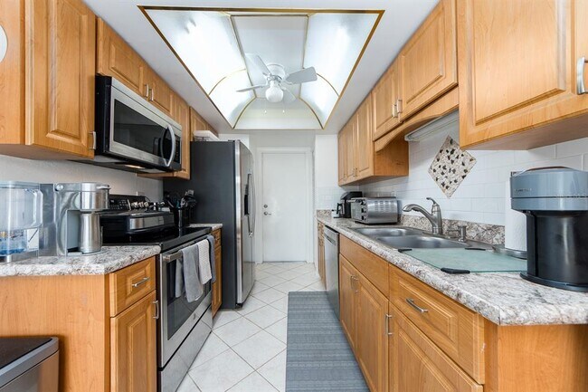 Building Photo - 3493 Birchwood Ct