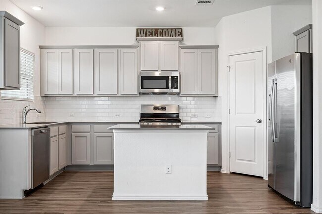Building Photo - 105 Canley Lp