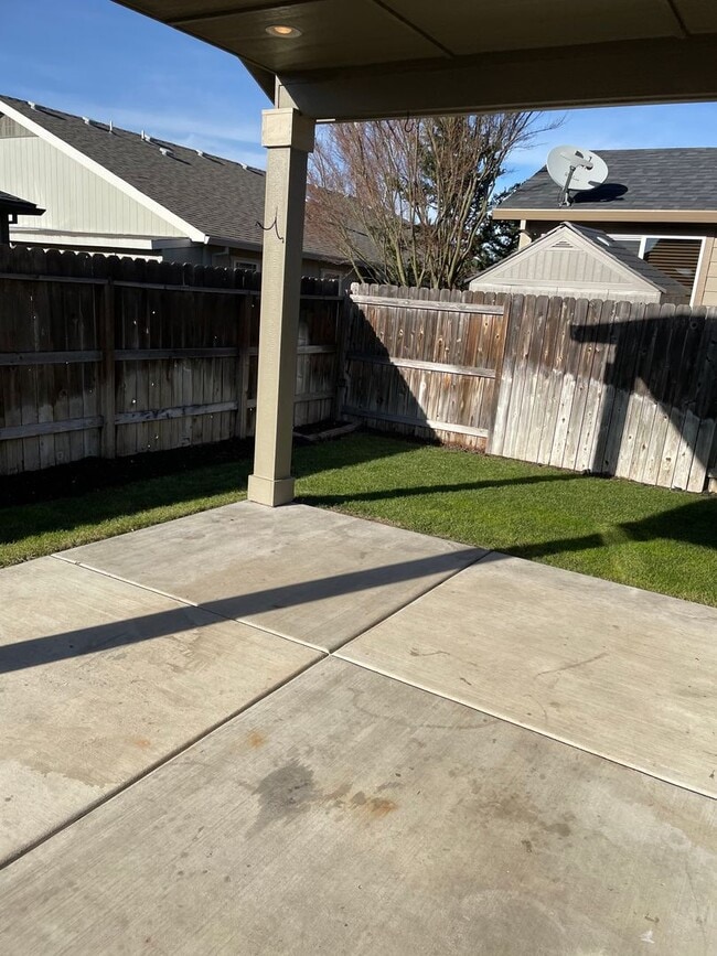 Building Photo - Come Home to This Beautiful 3 Bedroom 3 Bathroom 2 Story Home!!!