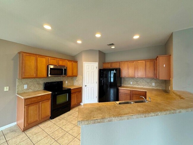 Building Photo - 3 Bed/ 2 Bath Home Available in Villages of Berry Creek!