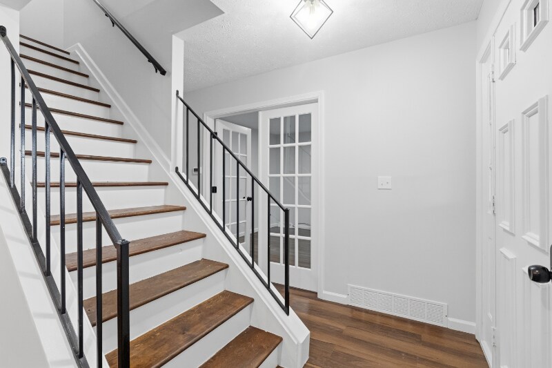 Building Photo - 3601 Mack Rd