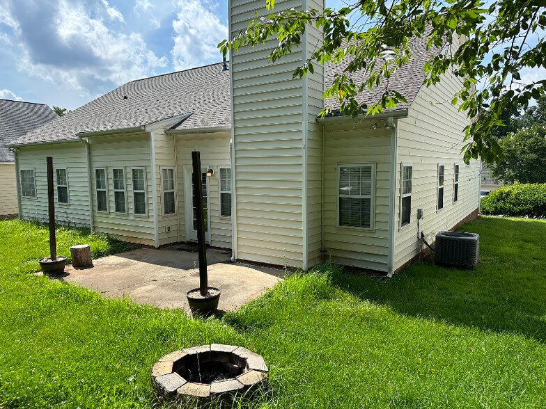 Building Photo - 4722 Lone Tree Ct