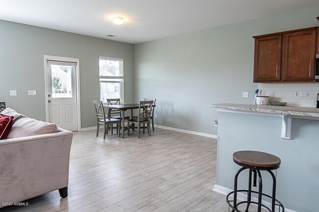 Building Photo - 81 Saluda Way