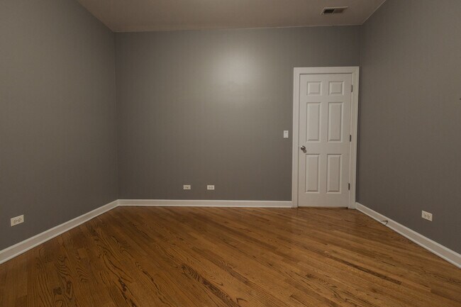 Building Photo - 1527 N Hudson Ave
