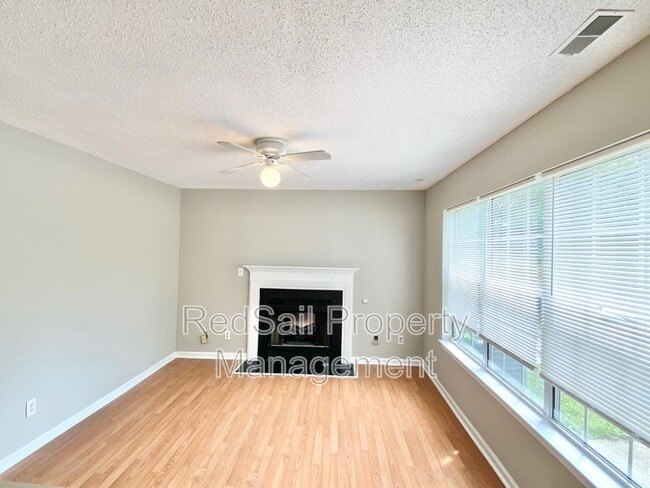 Building Photo - 815 Chapin Wood Dr