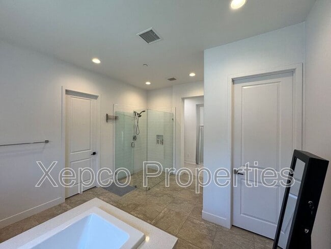Building Photo - 74635 Tesla Dr