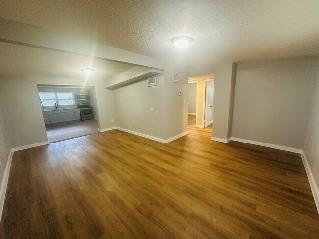 Building Photo - 2558 Spirea St