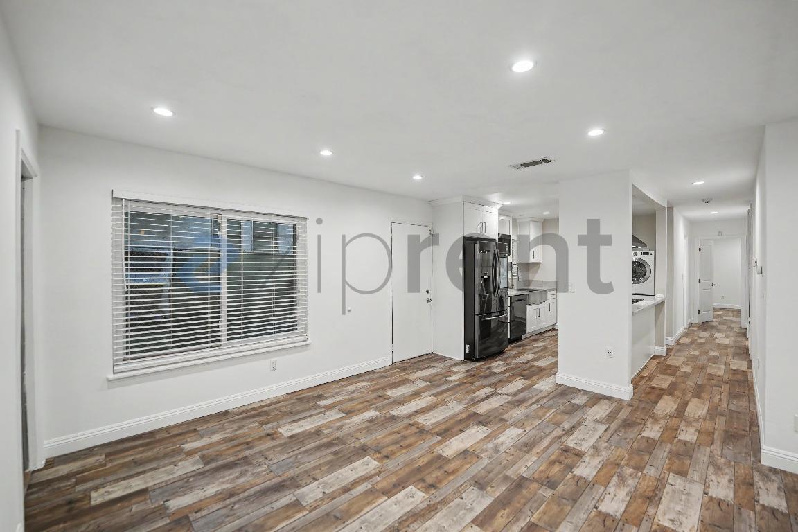 Building Photo - Unit