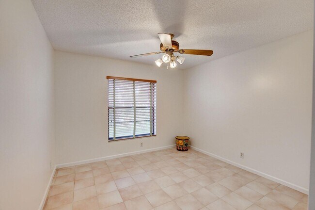 Building Photo - 11511 Island Lakes Ln