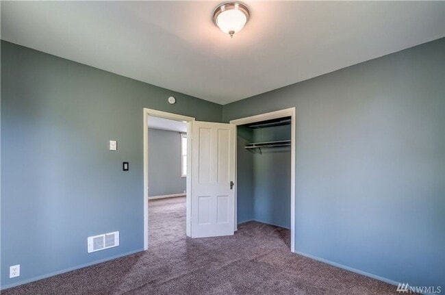 Building Photo - Pre-leasing September - 4bd/2bath