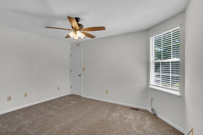 Building Photo - 4401-4403-4403 Cheryl Ct