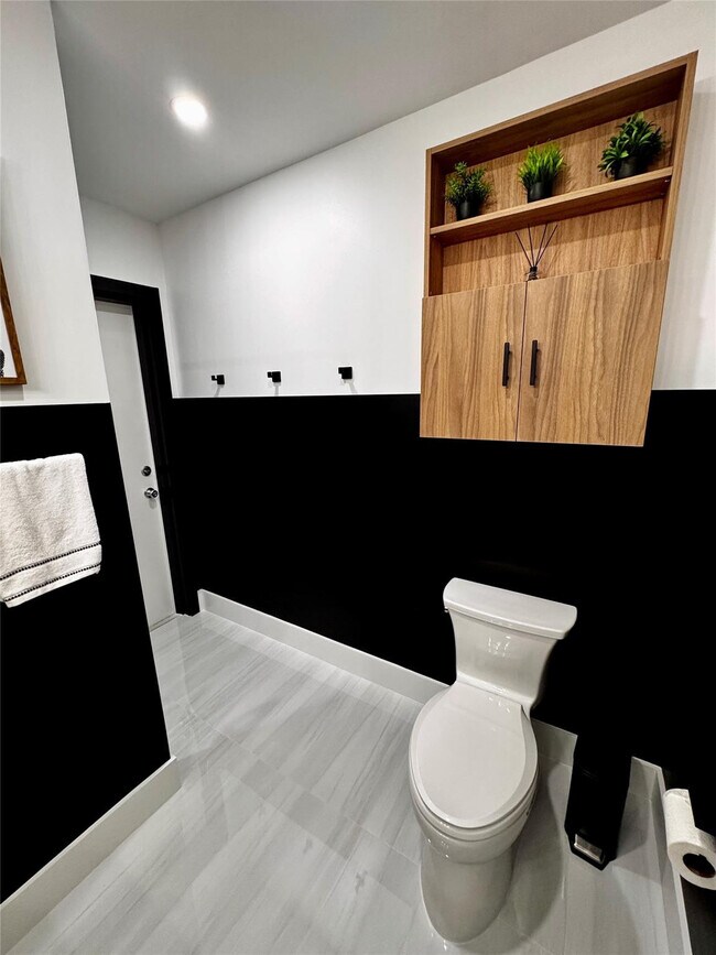 Building Photo - 4101 NW 10th St