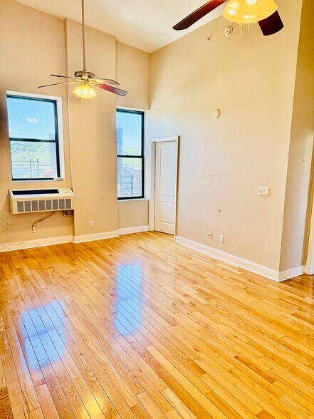 Primary Photo - 45 S Broadway