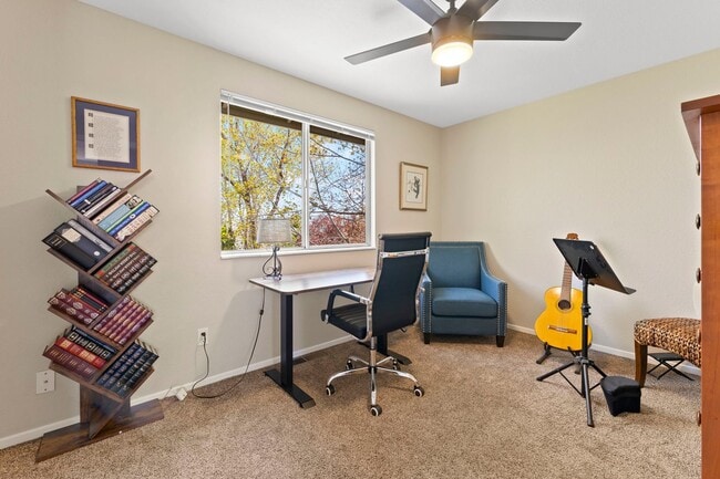 Building Photo - Fully Furnished Modern Home With Great Location