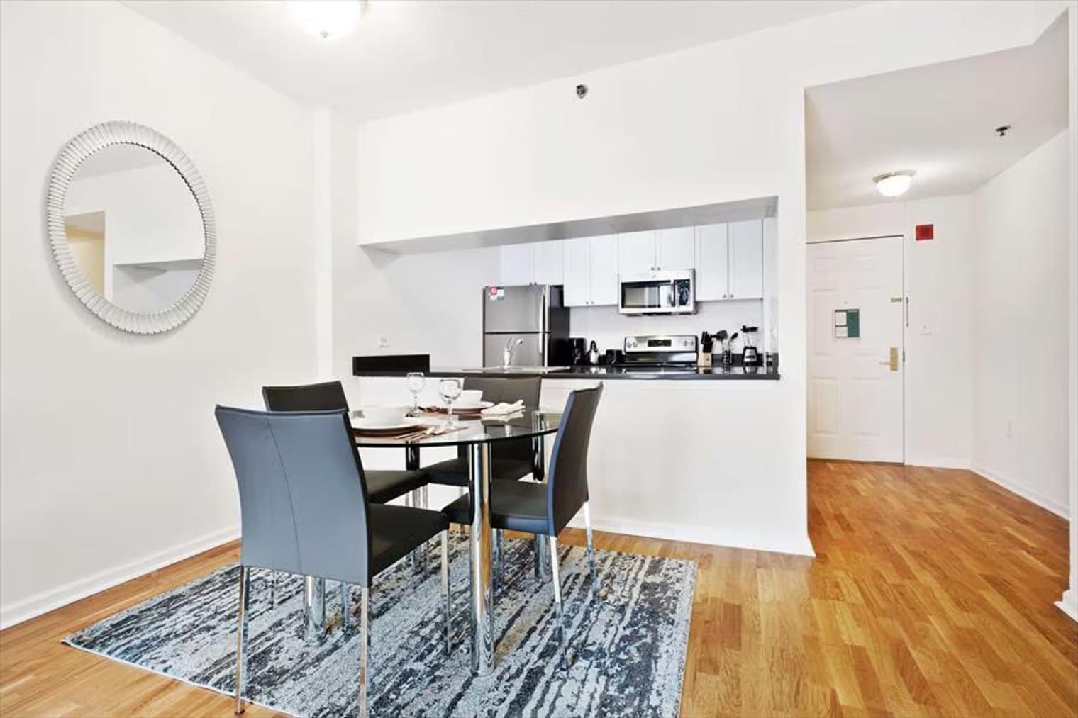 Building Photo - 330 River St