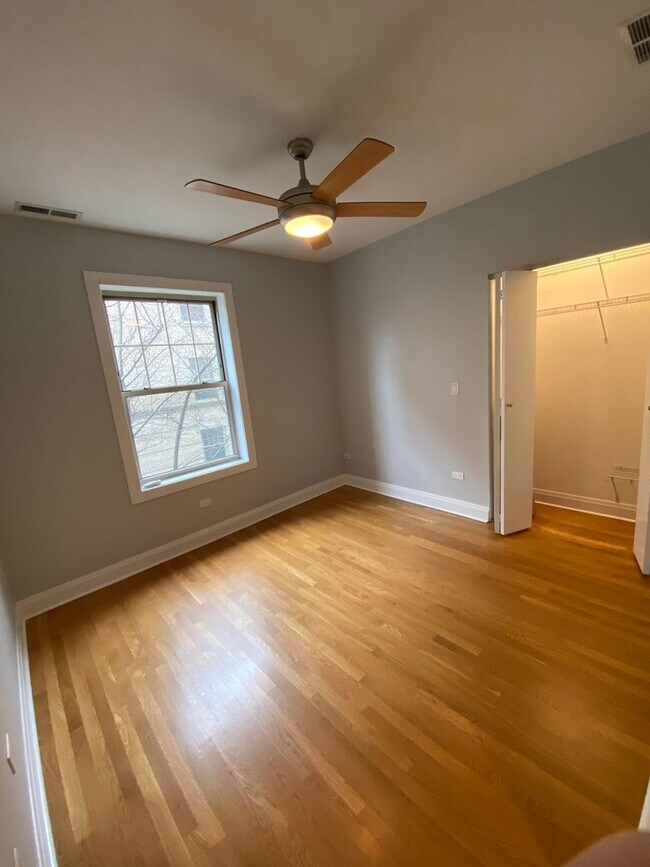 Building Photo - 1448 W Thorndale Ave