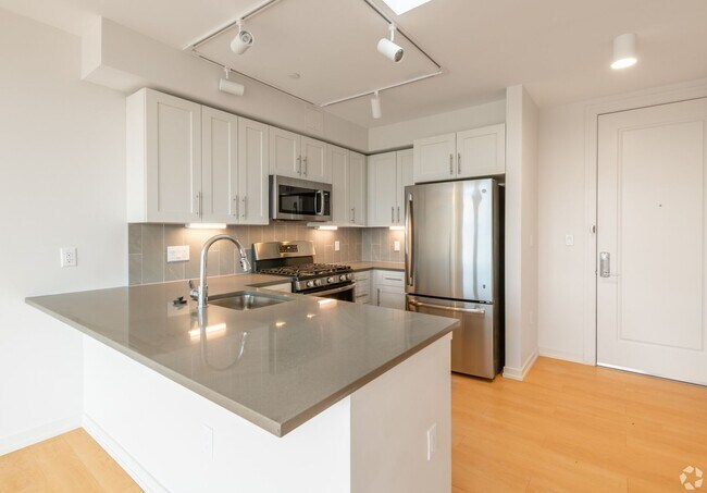 Building Photo - GORGEOUS Cambridge 2 bed/2 bath with centr...