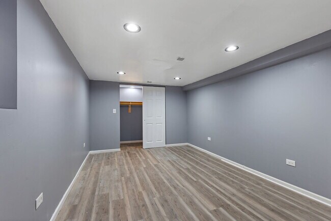 Building Photo - 7424 S Blackstone Ave