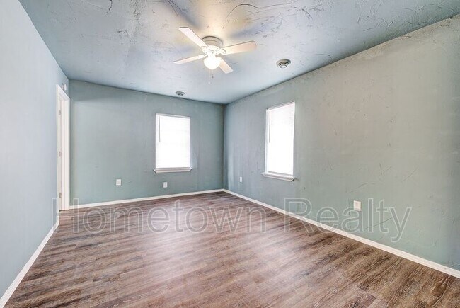 Building Photo - 2200 N St Luke Ave