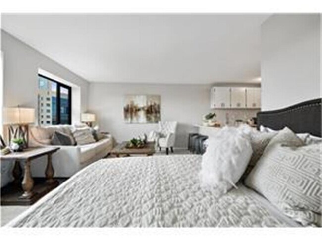 Building Photo - 15 S 1st St