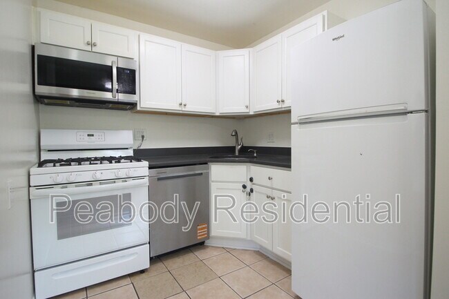 Building Photo - 1511 S George Mason Dr