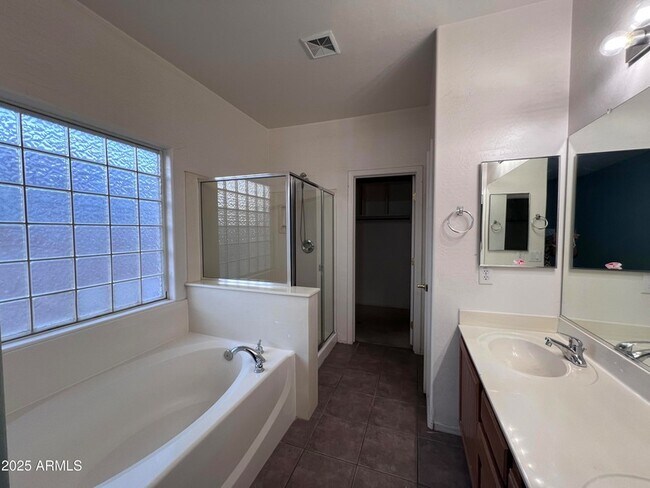 Building Photo - 1961 E Shannon St