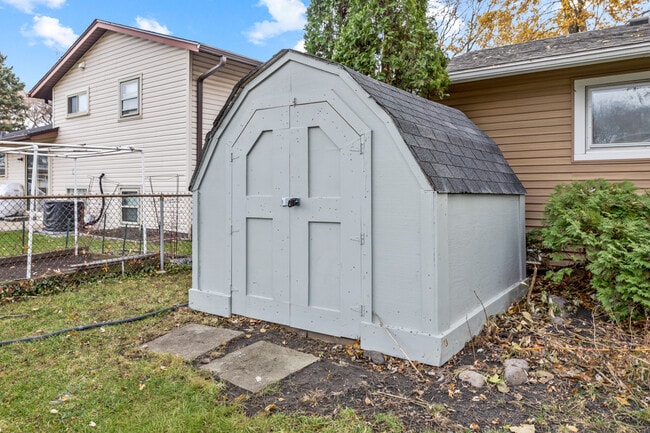 Building Photo - 198 Shadywood Ln