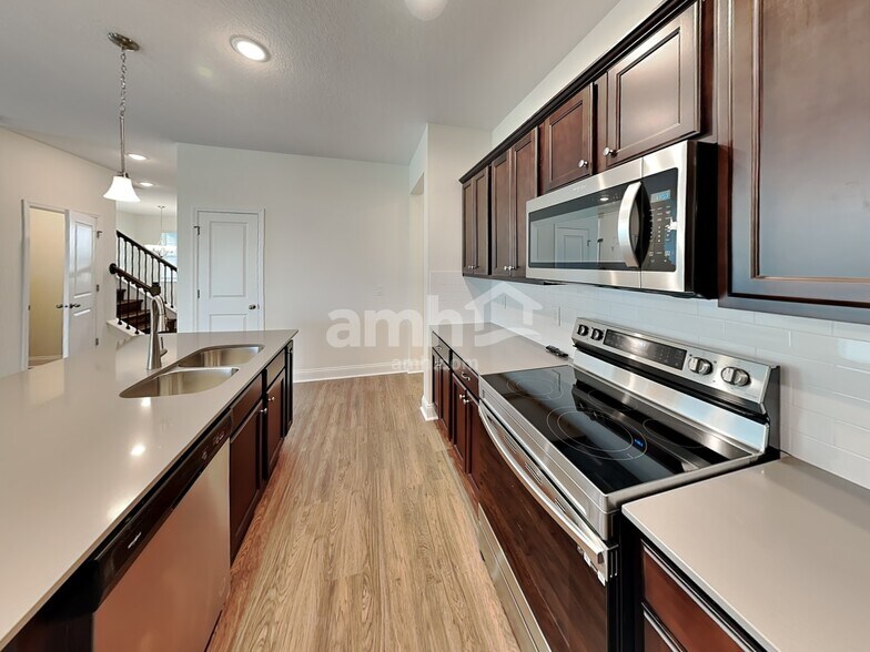 Building Photo - 1038 Summer Stone Lp